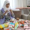 96 yaşındaki Sıdıka nineden çocuklara 'örgü bebekler' 96 yaşındaki Sıdıka nineden çocuklara 'örgü bebekler'