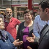 Demirtaş'tan önünü kesen kadına söz Demirtaş'tan önünü kesen kadına söz