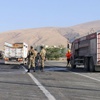 PKK'lılar yol kesip TIR yaktı