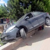Otomobil Park Duvarına Uçtu Otomobil Park Duvarına Uçtu