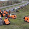 Otomobil işçilerin üzerine uçtu: 1 ölü, 2 yaralı