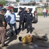 Sokak ortasında öldüresiyle dövüldü Sokak ortasında öldüresiyle dövüldü