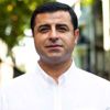 Demirtaş savcılara seslendi: "Elinize tutuşturulan hediye poşetleri sizi yargılanmaktan kurtaramayacak" Demirtaş savcılara seslendi: "Elinize tutuşturulan hediye poşetleri sizi yargılanmaktan kurtaramayacak"