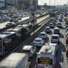Toplu taşımalardaki yetersizlik İstanbul'da trafik yoğunluğunu arttırdı! Özel araçlara yöneldi Toplu taşımalardaki yetersizlik İstanbul'da trafik yoğunluğunu arttırdı! Özel araçlara yöneldi