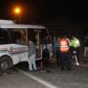 Minibüsün sürücüsü direksiyon koltuğundan böyle fırladı Minibüsün sürücüsü direksiyon koltuğundan böyle fırladı