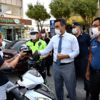 Söke de motosiklet sürücülerine kask dağıtıldı Söke de motosiklet sürücülerine kask dağıtıldı
