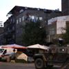 Diyarbakır da eve operasyon: 1 terörist öldürüldü Diyarbakır da eve operasyon: 1 terörist öldürüldü