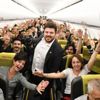 Uçakta stand-up! Kahkahalar havada uçuştu Uçakta stand-up! Kahkahalar havada uçuştu