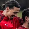 Hakan Çalhanoğlu: "Zlatan Ibrahimovic, Türkçe biliyor" Hakan Çalhanoğlu: "Zlatan Ibrahimovic, Türkçe biliyor"