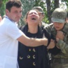 Vali, şehit oğlunun elini bırakmadı Vali, şehit oğlunun elini bırakmadı