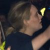 İngiliz sanatçı Adele yangın yerinde! İngiliz sanatçı Adele yangın yerinde!