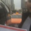 İstanbul'da yaşandı! Taksiciler yol kesip kontrol yaptı!