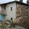 Antik lahit evin duvarında kullanılmış Antik lahit evin duvarında kullanılmış