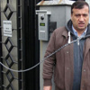 Yine kendisini zincirledi Yine kendisini zincirledi