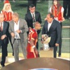 Yine el sıkmadı