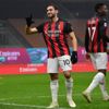 Hakan Çalhanoğlu Milan'ı yeniden zirveye taşıdı Hakan Çalhanoğlu Milan'ı yeniden zirveye taşıdı