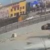 Şok eden kaza! Duvarda asılı kaldı Şok eden kaza! Duvarda asılı kaldı