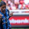 Ronaldinho, hocasına kızdı, stadı terk etti Ronaldinho, hocasına kızdı, stadı terk etti