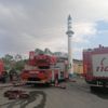 Çardakta başlayan yangın, camiye sıçradı Çardakta başlayan yangın, camiye sıçradı