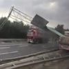 TEM'de demir yüklü TIR devrildi: 1 ölü TEM'de demir yüklü TIR devrildi: 1 ölü