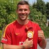Podolski'nin Volkan Demirel'li derbi paylaşımı