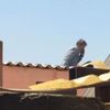 Ayrılmak istemedi, çatıda intihara kalkıştı Ayrılmak istemedi, çatıda intihara kalkıştı