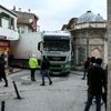 İstanbul'da navigasyonu takip eden tır ara sokakta sıkıştı İstanbul'da navigasyonu takip eden tır ara sokakta sıkıştı