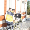 Ambulansla oy kullanmaya geldi Ambulansla oy kullanmaya geldi