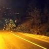 Rize de heyelan nedeniyle kapanan yol ulaşıma açıldı Rize de heyelan nedeniyle kapanan yol ulaşıma açıldı