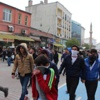 Polis 300 liseliyi güçlükle durdurdu