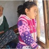 Ayşe Nine'den mikrofon tutan muhabire: Kolun ağrıdı, çek gayrı Ayşe Nine'den mikrofon tutan muhabire: Kolun ağrıdı, çek gayrı