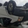 Kaygan yolda devrilen kamyonet ters döndü Kaygan yolda devrilen kamyonet ters döndü