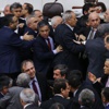Meclis'te yine kavga çıktı