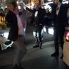Duran trafikte damattan göbek molası Duran trafikte damattan göbek molası