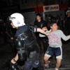 Polis gözaltına alırken altını ıslatan çocukla ilgili karar verildi Polis gözaltına alırken altını ıslatan çocukla ilgili karar verildi