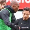 Beşiktaş'ta Adriano takımla beraber antrenmanlara başladı Beşiktaş'ta Adriano takımla beraber antrenmanlara başladı