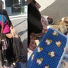 Oyuncak bebekle dilenirken yakalandı Oyuncak bebekle dilenirken yakalandı