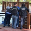 Parkta Özel Eğitimli Köpekle Uyuşturucu Operasyonu Parkta Özel Eğitimli Köpekle Uyuşturucu Operasyonu