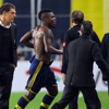 Emenike maç bitmeden stattan ayrıldı Emenike maç bitmeden stattan ayrıldı