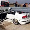 Otomobil bariyerlere çarptı: 2 yaralı