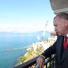 Başkan Erdoğan torunları ile birlikte Yassıada'da incelemelerde bulundu Başkan Erdoğan torunları ile birlikte Yassıada'da incelemelerde bulundu