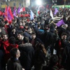 Syriza taraftarları büyük sevinç yaşıyor Syriza taraftarları büyük sevinç yaşıyor
