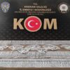 Hakkari'de ele geçirildi. Tam 48 bin 100 dolar Hakkari'de ele geçirildi. Tam 48 bin 100 dolar
