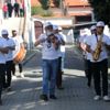 Muğla da evde kalanlar için sokaklarda şarkı söylüyorlar Muğla da evde kalanlar için sokaklarda şarkı söylüyorlar