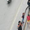 Dilenci kadın, 'Bölgeme girdiniz' diyerek Suriyeli çocukları dövdü Dilenci kadın, 'Bölgeme girdiniz' diyerek Suriyeli çocukları dövdü