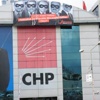 Polis CHP il binasındaki pankartı indirdi Polis CHP il binasındaki pankartı indirdi