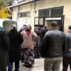 Taner, yolun karşısına geçerken 2 otomobilin çarpmasıyla ... Taner, yolun karşısına geçerken 2 otomobilin çarpmasıyla ...