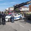 İETT otobüsü polis aracına çarptı. İETT otobüsü polis aracına çarptı.