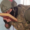 Kur'an-ı Kerim'i öpüp, başına koydu