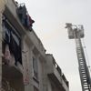 Esenyurt'ta apartmanın çatısı alev alev yandı Esenyurt'ta apartmanın çatısı alev alev yandı